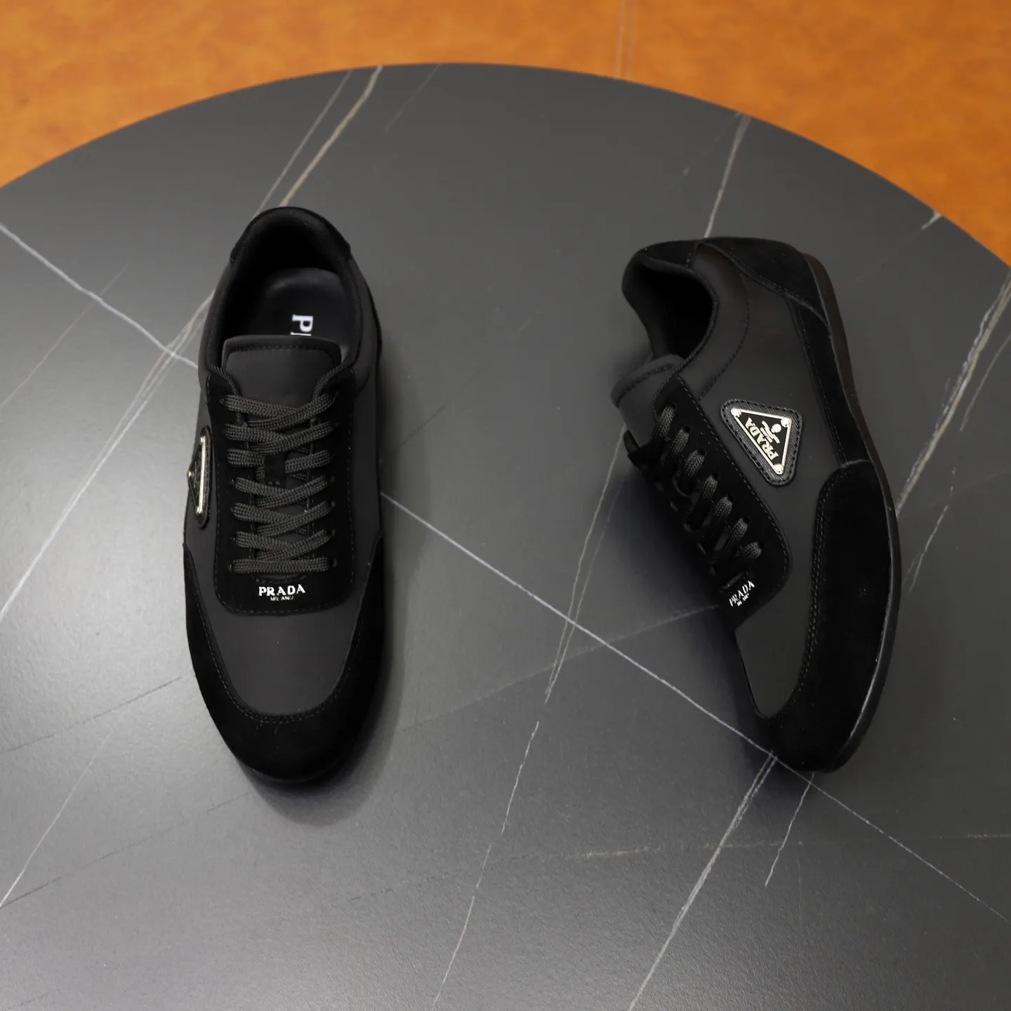 Men's shoes: 440💰🙅‍♂️🙅‍♂️🙅‍♂️ Brand: PRADA Standard code: 38–44 (45 can be customized) Level: Same as the official website Material: Original fabric Comfortable and breathable lining Lightweight and wear-resistant outsole Style category: Men's fashionable casual shoes and boots Running sneakers Distinguished luxury brand elements Top luxury Color: actual picture color